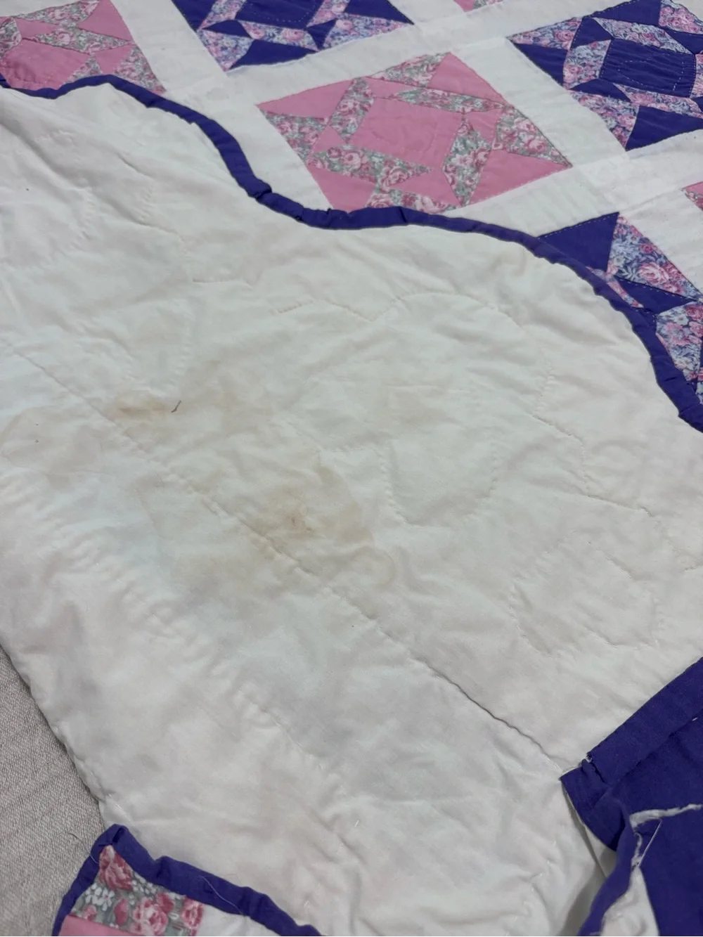 Vintage / Handmade Patchwork Quilt – Pink & Purple Scalloped Border Cottage